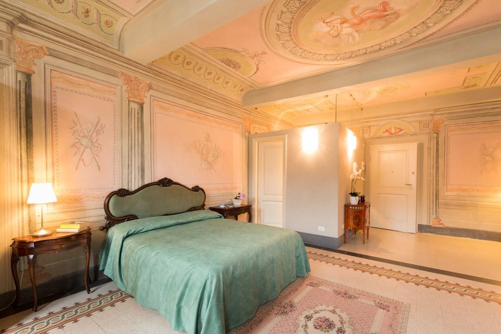 Palazzo Piazza Mazzini Hotel Pescia Room photo